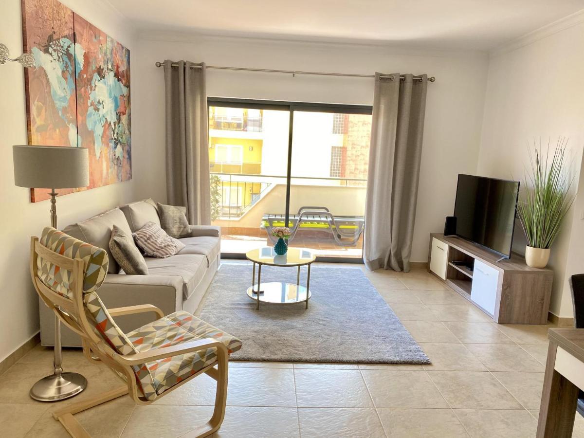 Apartment George's Quinta Palmeiras, A 2 Bedroom In Luxury Complex, Walking Distance To Town *