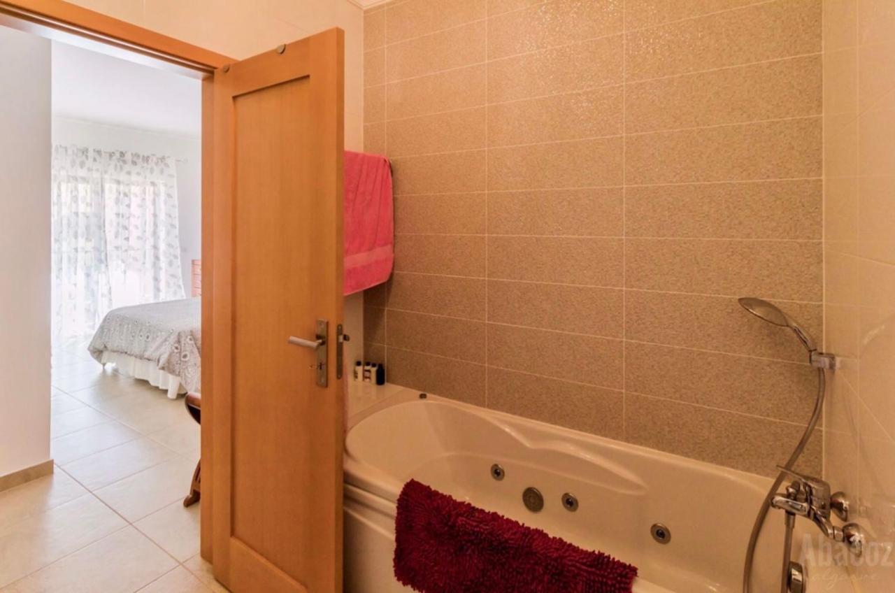 George's Quinta Palmeiras, A 2 Bedroom In Luxury Complex, Walking Distance To Town Lagos